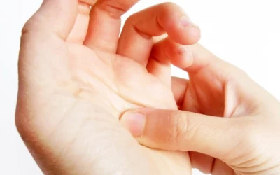 Auto massage des mains : technique et bienfaits quotidiens